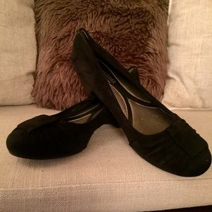 Naturalizer faux suede black wedge shoes